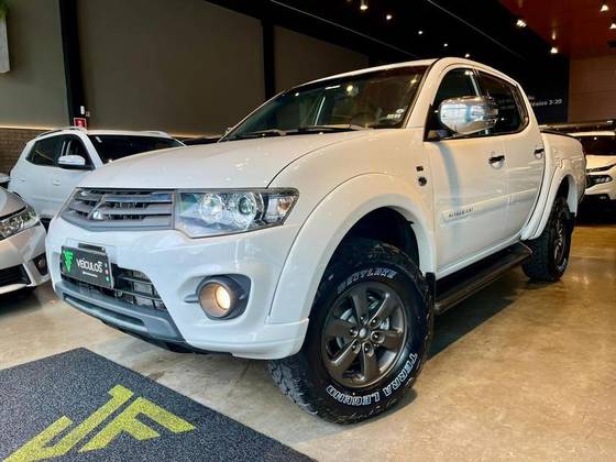 MITSUBISHI L200 TRITON 3.2 HPE 4X4 CD 16V TURBO INTERCOOLER DIESEL 4P AUTOMÁTICO MITSUBISHI L200 TRITON 3.2 HPE 4X4 CD 16V TURBO INTERCOOLER DIESEL 4P AUTOMÁTICO
